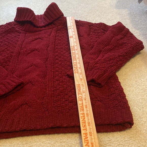Like new Chunky cable knit red sweater - Picture 4 of 9